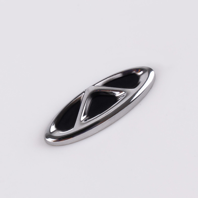 Etichette metalliche per automobili in argento nickel personalizzate e prodotte colore personalizzato