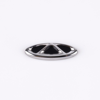 Etichette metalliche per automobili in argento nickel personalizzate e prodotte colore personalizzato