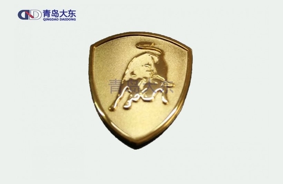 Logo auto in metallo personalizzato ideale per la vostra strategia di branding
