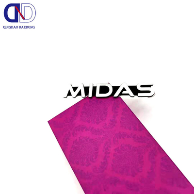 Produzione personalizzata di logo metallico in alluminio per le esigenze di installazione OEM